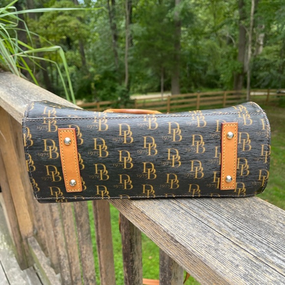 Dooney and Bourke convertible Satchel and wristlet - Picture 4 of 12
